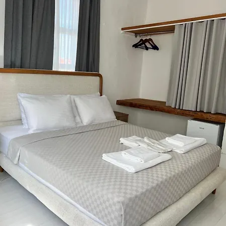 B House Hotel *