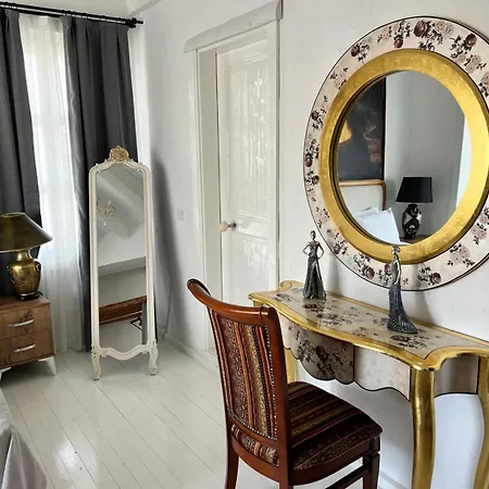 Hotel B House