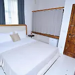 B House ホテル アラカティ